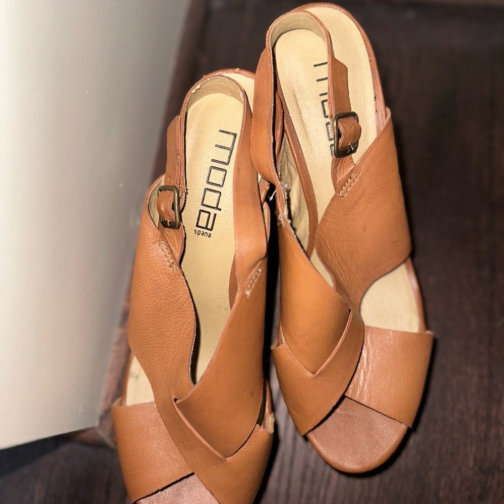 Moda Women's Brown Leather Wedges
